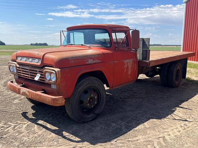 Image of Ford F600 equipment image 1