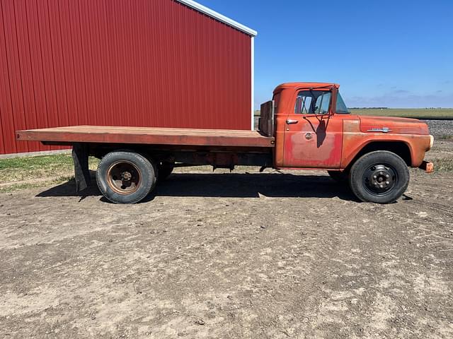 Image of Ford F600 equipment image 4