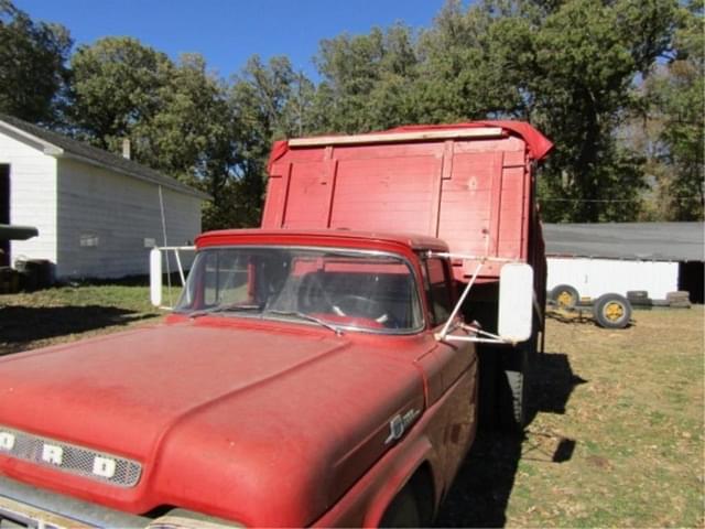 Image of Ford F-500 equipment image 3