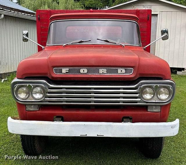 Image of Ford F-600 equipment image 1