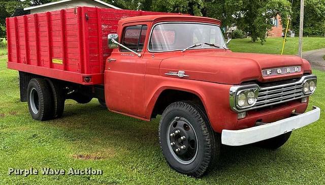 Image of Ford F-600 equipment image 2