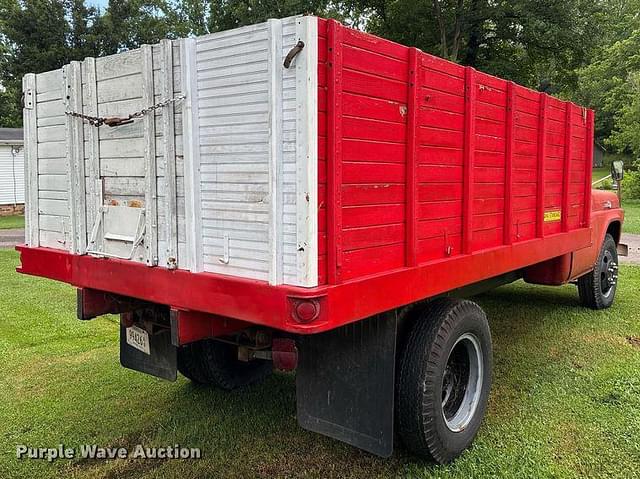 Image of Ford F-600 equipment image 4