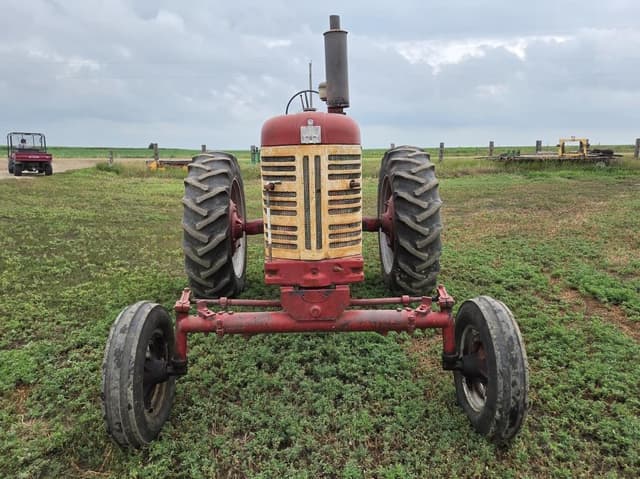 Image of International Harvester 450 equipment image 1