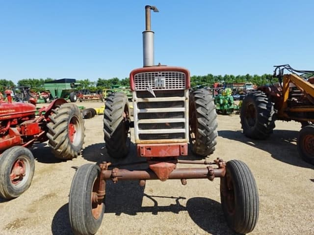 Image of International Harvester 560 equipment image 3
