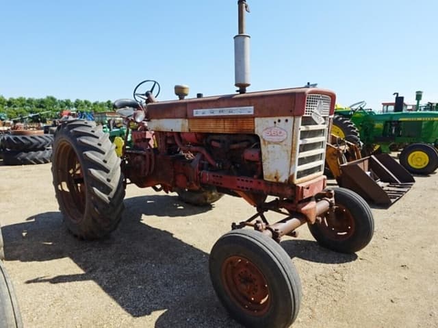 Image of International Harvester 560 equipment image 1