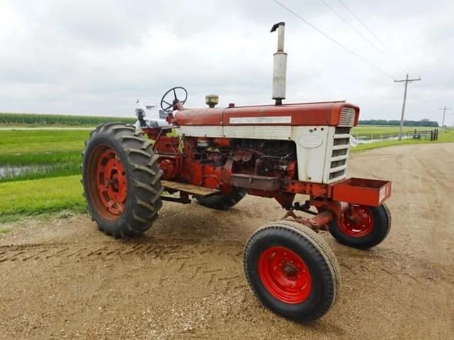 Image of International Harvester 560 equipment image 2