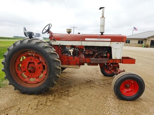 Image of International Harvester 560 equipment image 3