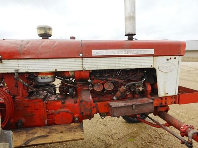 Image of International Harvester 560 equipment image 4
