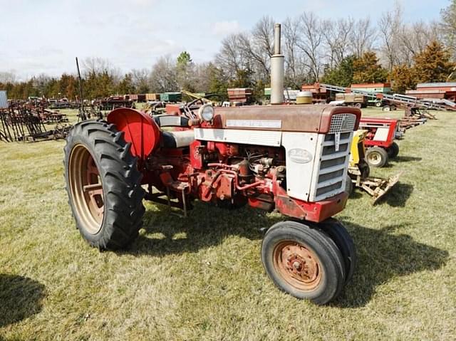 Image of International Harvester 340 equipment image 1