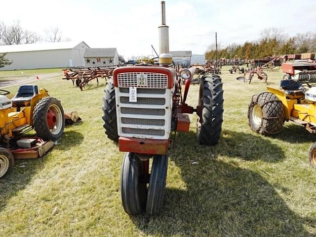 Image of International Harvester 340 equipment image 2