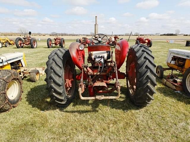 Image of International Harvester 340 equipment image 3