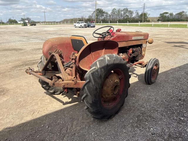 Image of International Harvester 240 equipment image 4