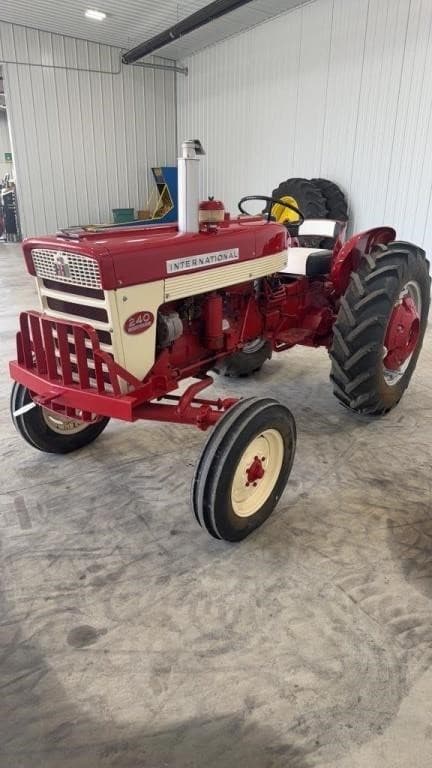 Image of International Harvester 240 equipment image 1