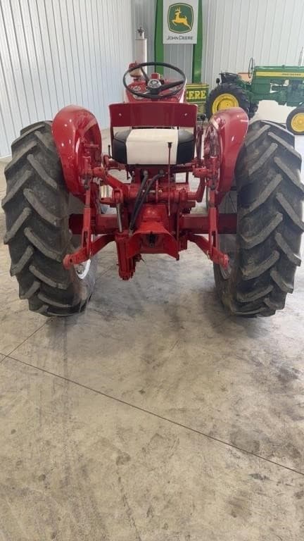 Image of International Harvester 240 equipment image 3