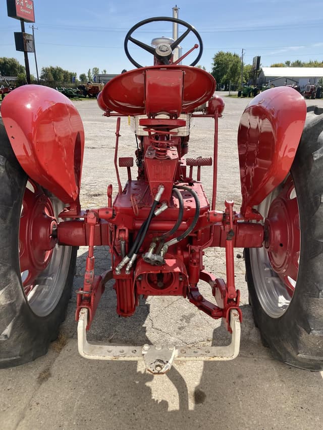 Image of International Harvester 460 equipment image 4