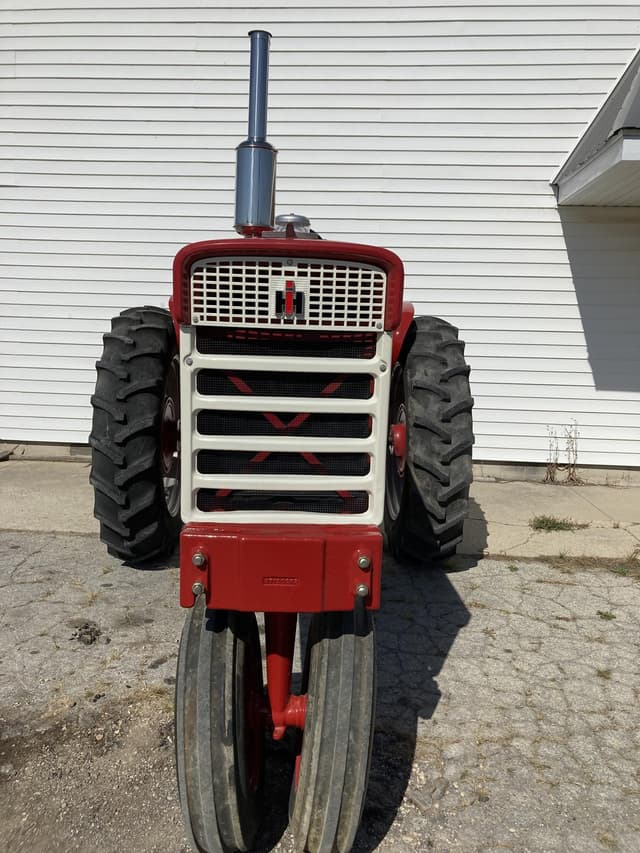 Image of International Harvester 460 equipment image 1