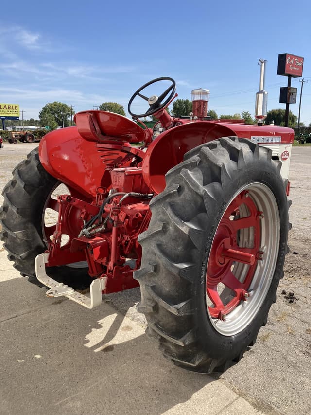 Image of International Harvester 460 equipment image 3