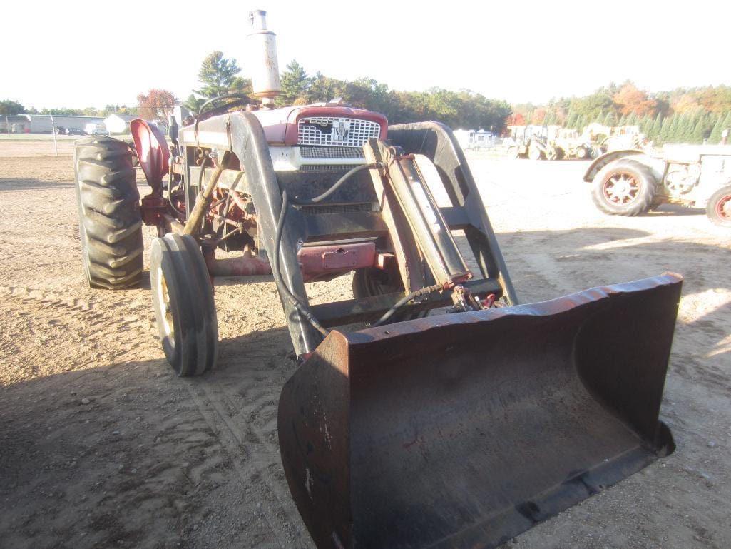 Main image International Harvester 460