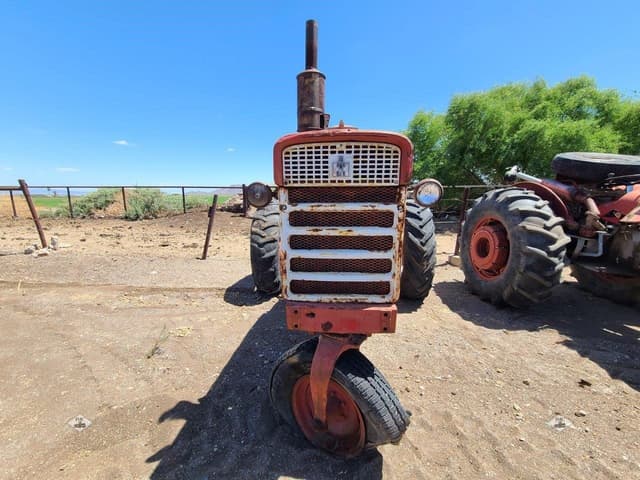 Image of International 560 equipment image 1