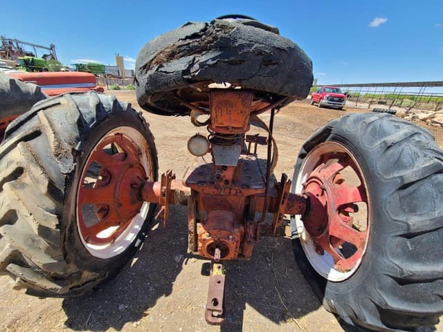 Image of International 560 equipment image 3