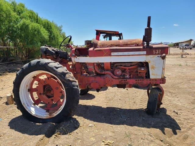 Image of International 560 equipment image 2