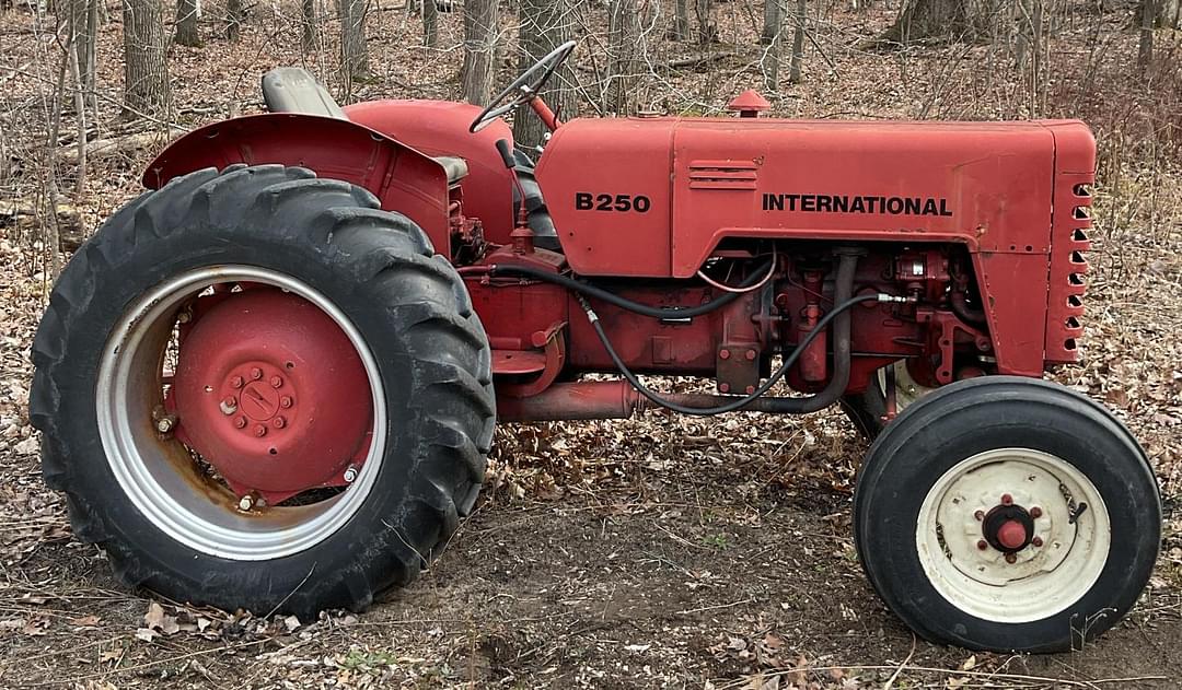 Image of International Harvester B-250 Primary image