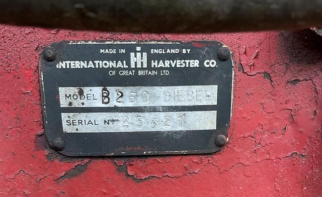 Image of International Harvester B-250 equipment image 4