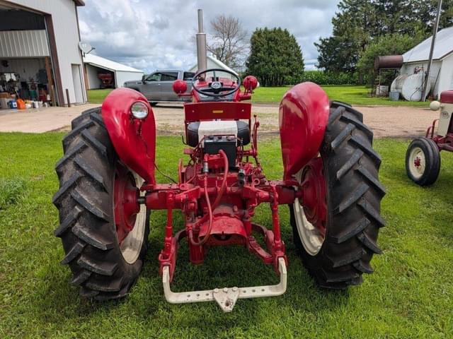 Image of Farmall 340 equipment image 3