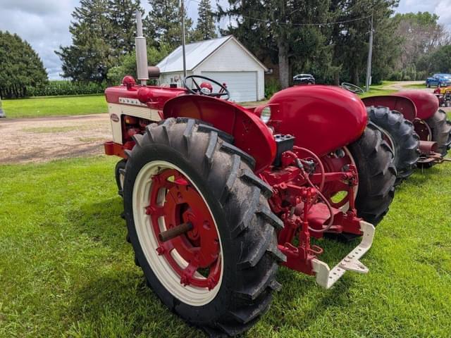 Image of Farmall 340 equipment image 2