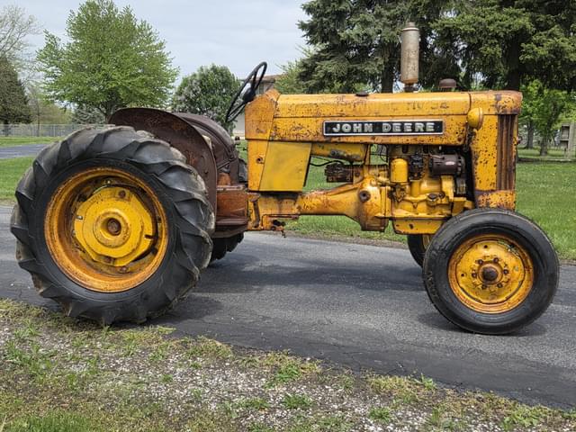 Image of John Deere 330 equipment image 3