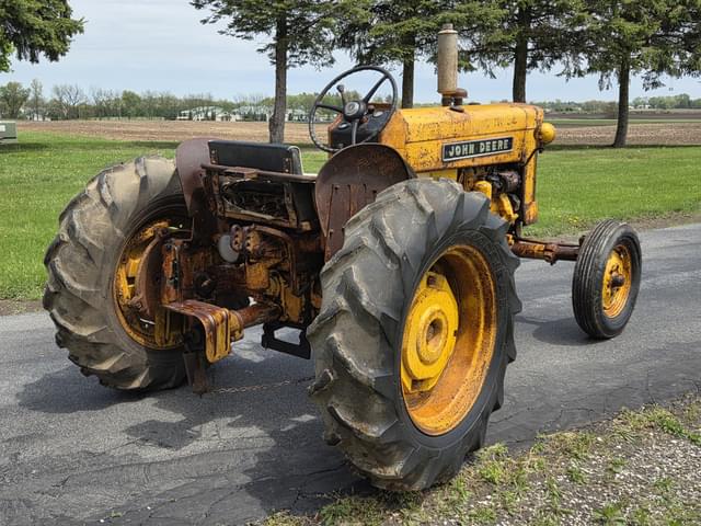 Image of John Deere 330 equipment image 4
