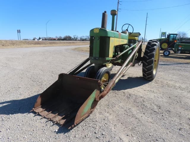 Image of John Deere 630 equipment image 1
