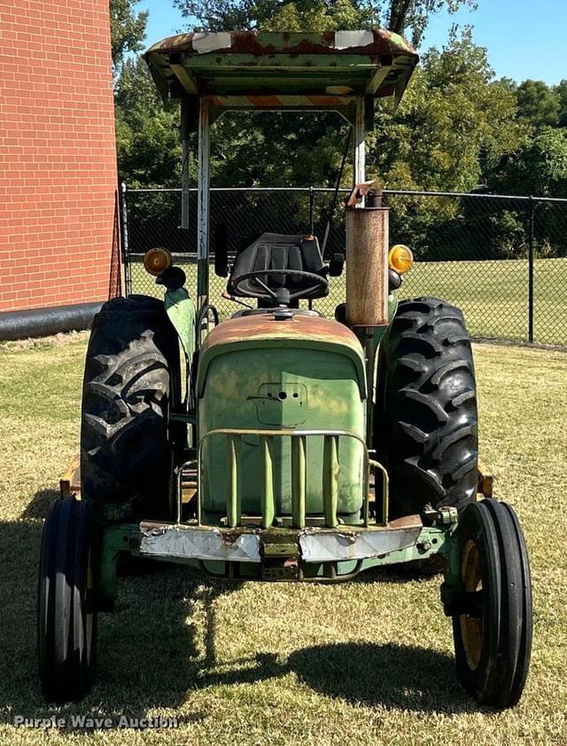 Image of John Deere 830 equipment image 1