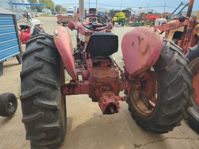 Image of Farmall 340 equipment image 3