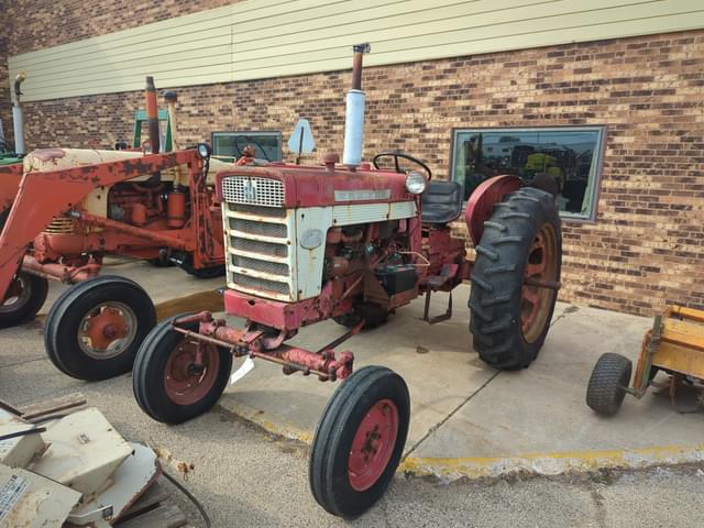 Image of Farmall 340 equipment image 2