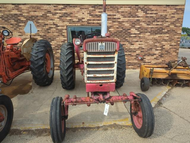 Image of Farmall 340 equipment image 1