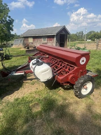 Main image International Harvester 10