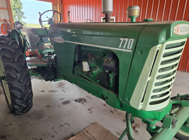 Image of Oliver 770 equipment image 1