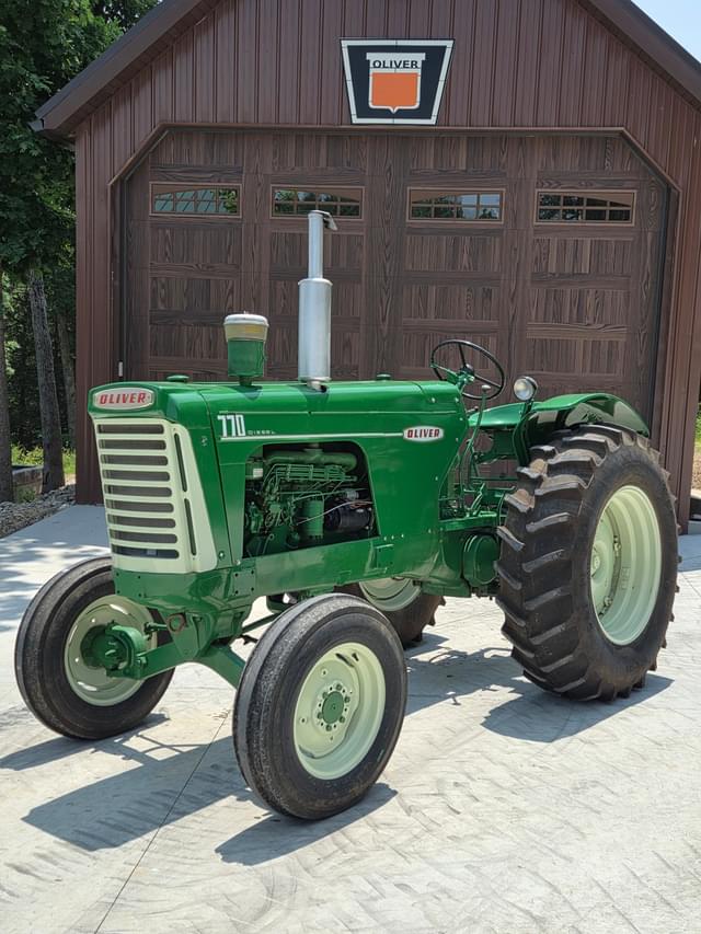 Image of Oliver 770 equipment image 1