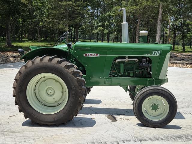 Image of Oliver 770 equipment image 4