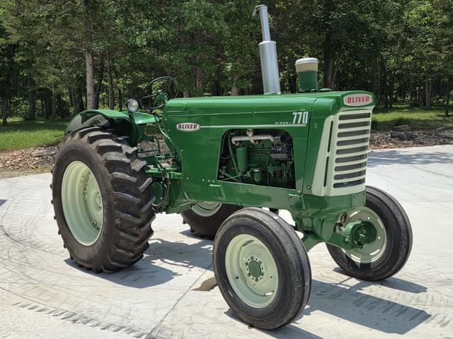 Image of Oliver 770 equipment image 3