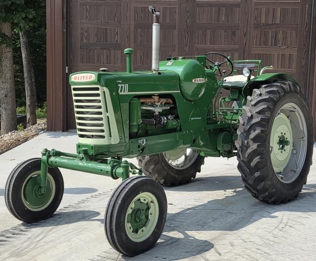 Image of Oliver 770 equipment image 3