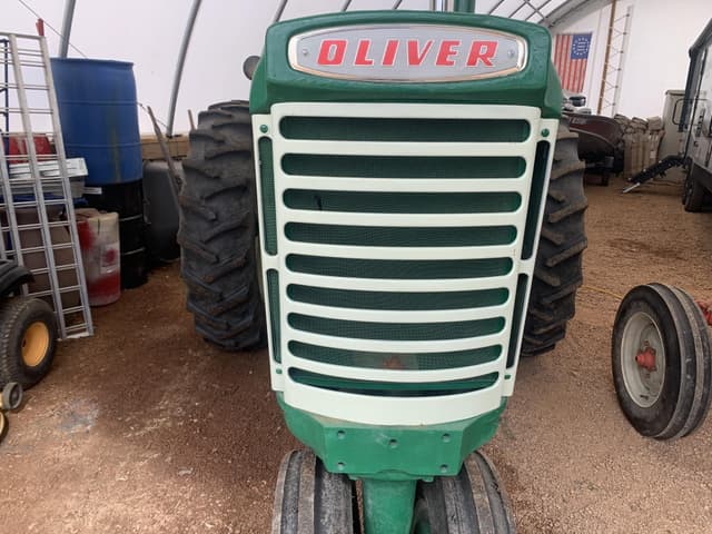 Image of Oliver 880 equipment image 4