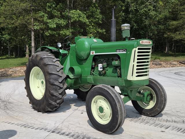 Image of Oliver 880 equipment image 3