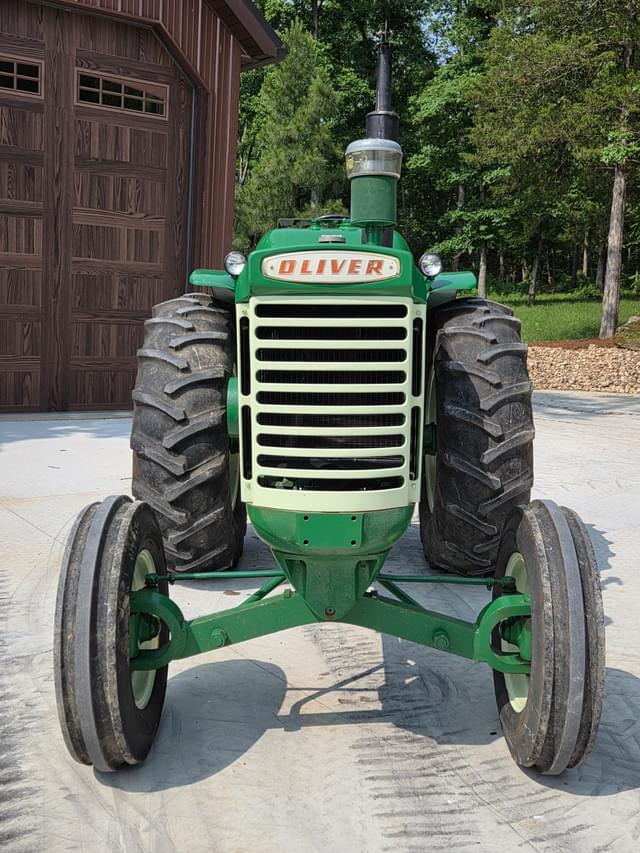 Image of Oliver 880 equipment image 2