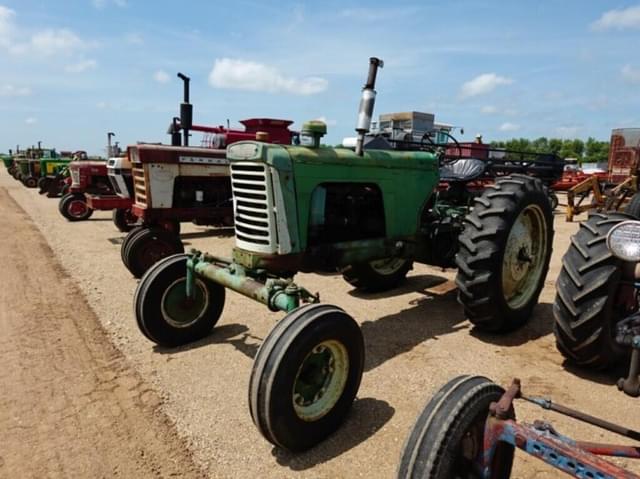 Image of Oliver 880 equipment image 1