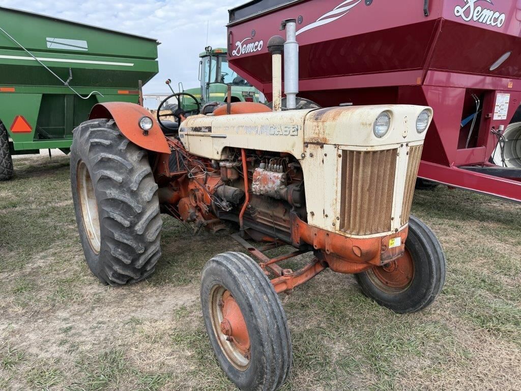 1960 J.I. Case 930 Equipment Image0