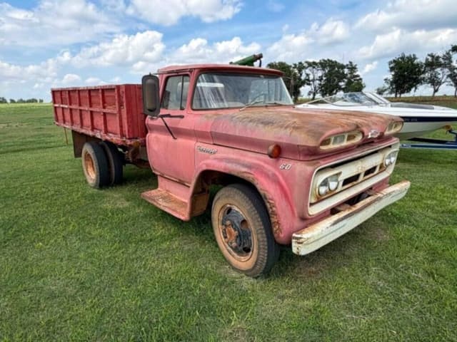 Image of Chevrolet Viking 60 equipment image 3