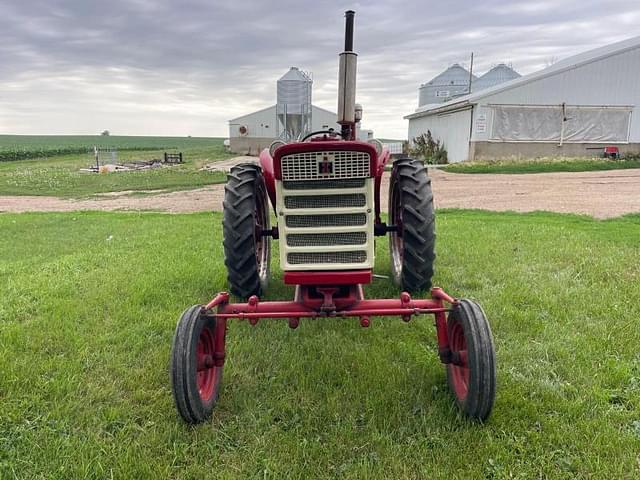 Image of Farmall 240 equipment image 1