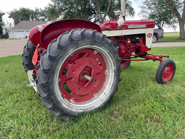 Image of Farmall 240 equipment image 3